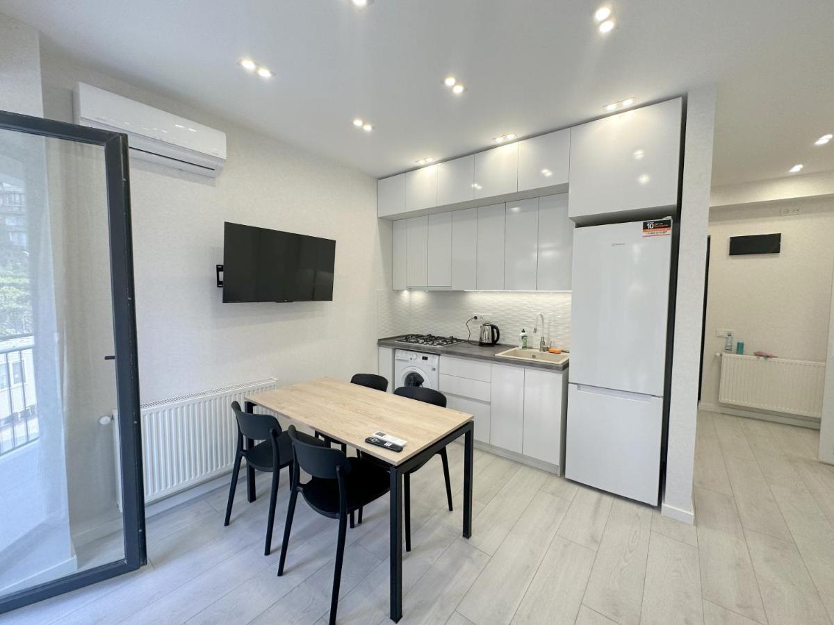 Gss - 5 Apartment Tbilisi Buitenkant foto